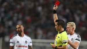 Quaressma kırmzı kart