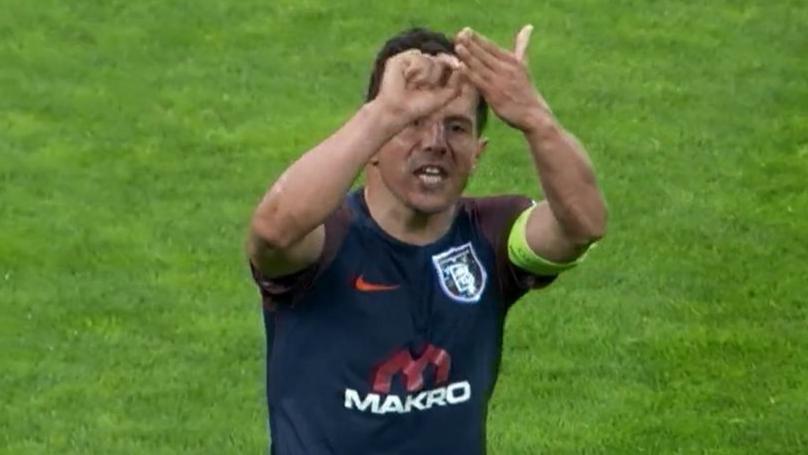 Emre Belözoğlu Hareket