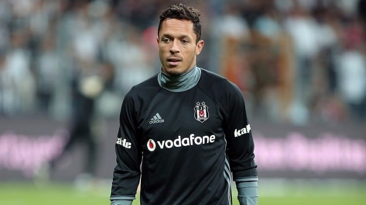 Adriano Beşiktaş Transfer Haberleri