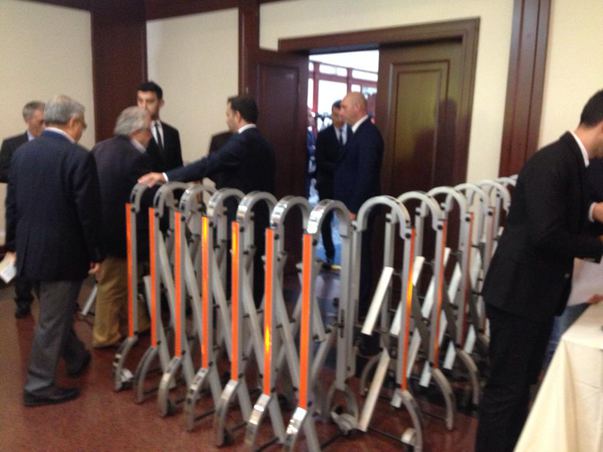 Fenerbah&ccedil;e'den basın mensuplarına salonu terk ettiren uygulama!