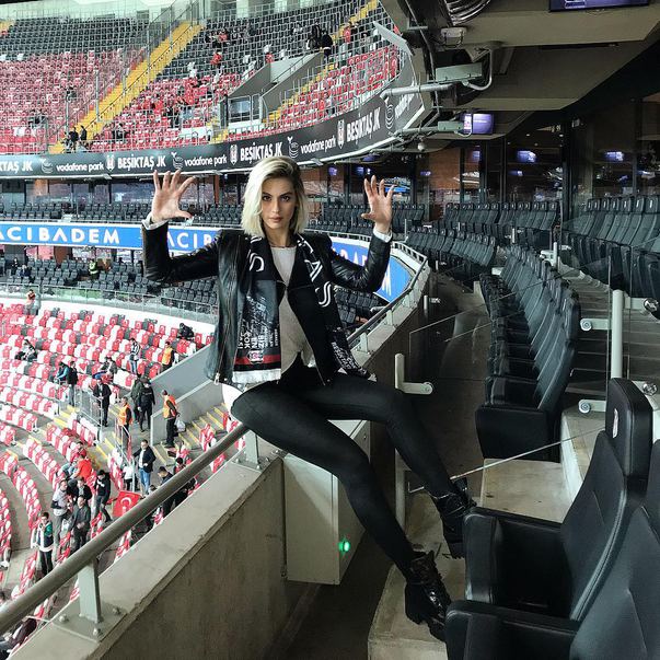 5bdab56b66a97c9022a61e94 - Karius gelir gelmez bana mesaj attı