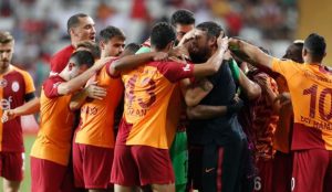 Galatasaray Ekip 300x174 - Fatih Terim o futbolcuyu sildi