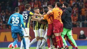 Galatasaray Fenerbahçe 300x169 - PFDK sevklerinin Salı günü yapılması zorunlu mu?