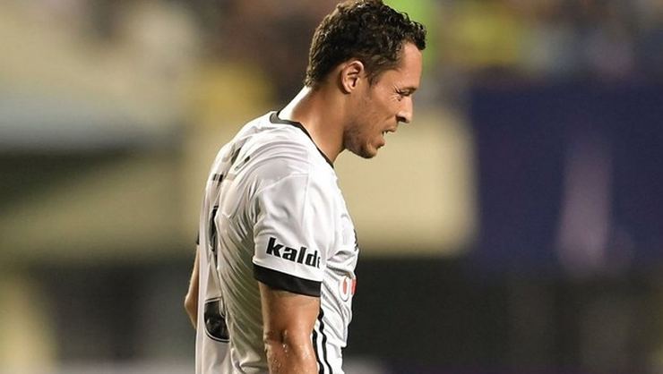 Adriano ayrılık haberleri - www.diyagonal.net