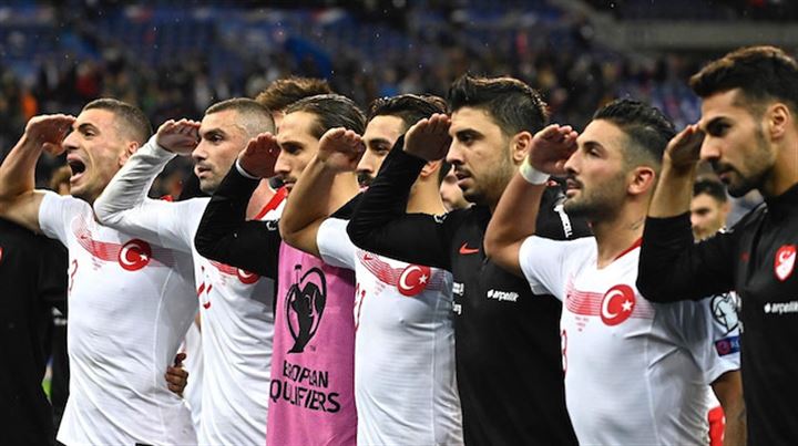 Milli yıldıza büyük onur!