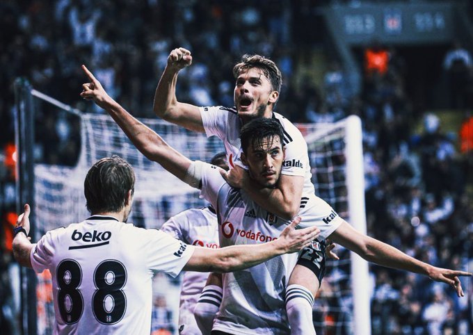 Umut Nayir gol sevinci