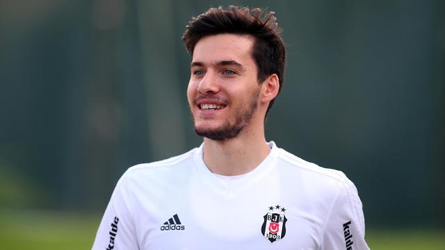 Umut Nayir haberleri - www.diyagonal.net