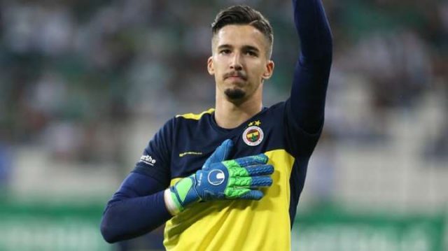 Altay Bayındır'a Premier Lig'den talip var