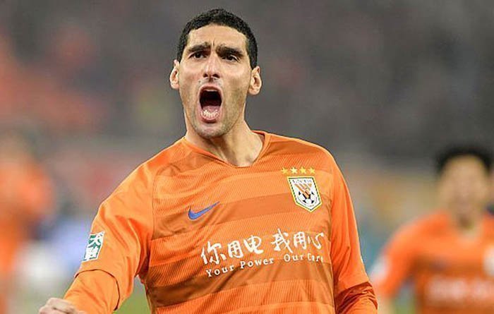 Fellaini eski kulübüne borç verdi