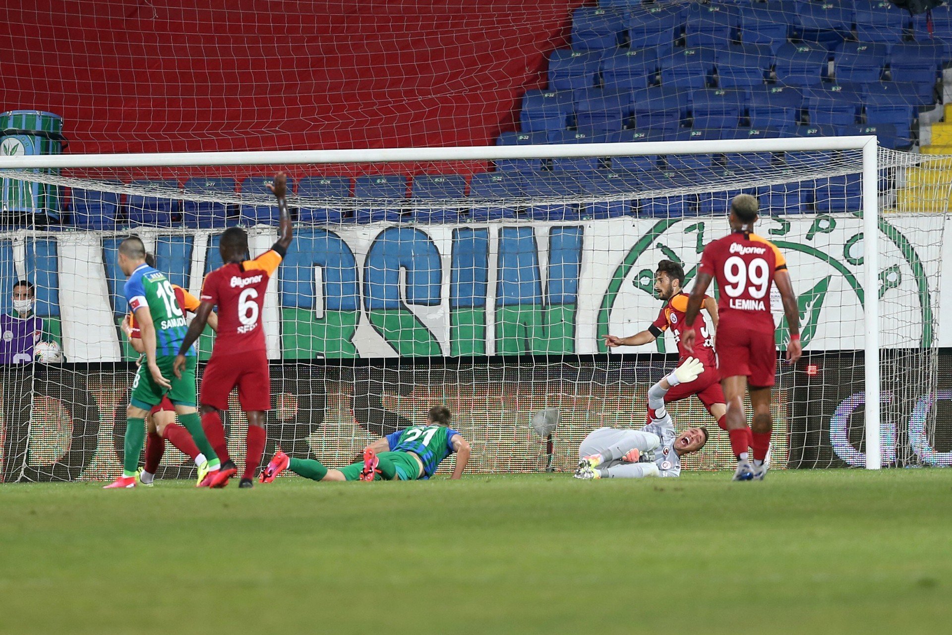 Fernando Muslera sakatlanma anı