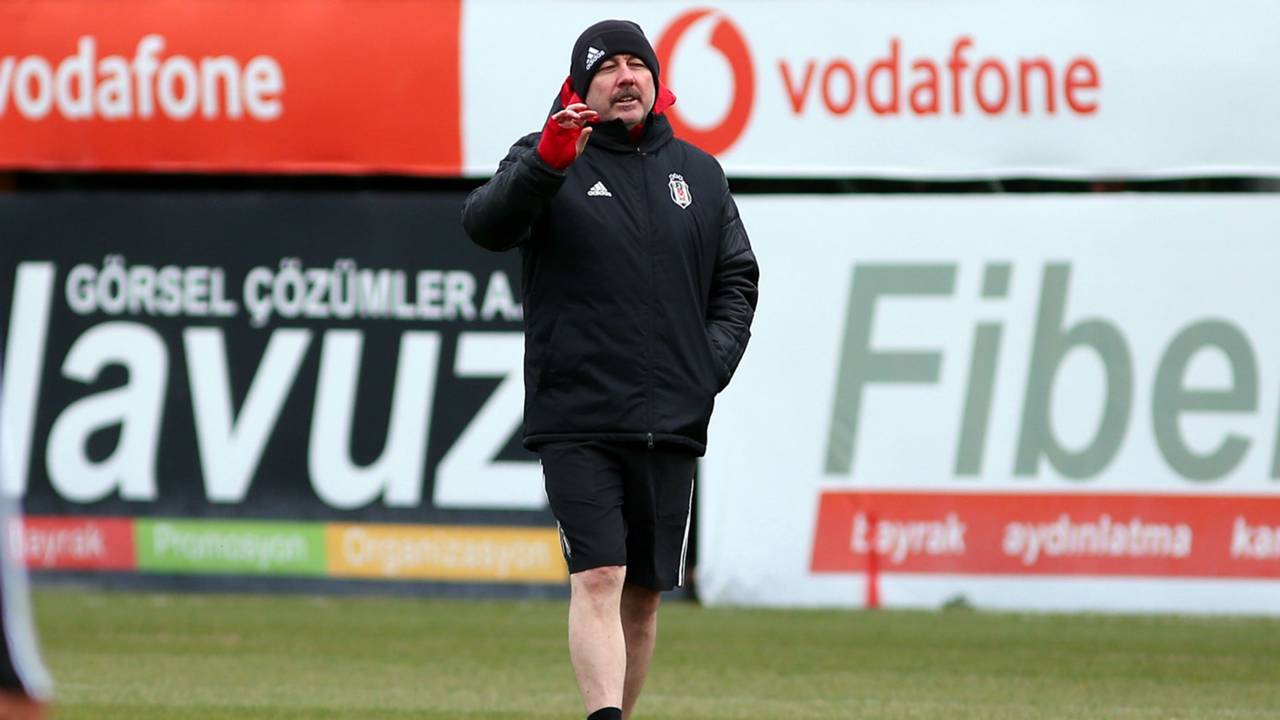 Sergen Yalçın'ın dövmesinde ne yazıyor - Sergen Yalçın'ın dövmeleri