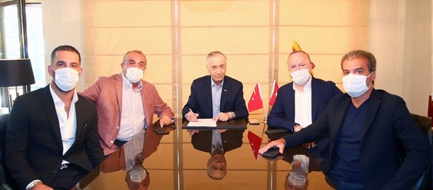Arda Turan resmen Galatasarayda