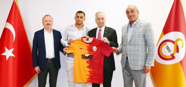 Galatasaray Omar Elabdellaoui'ye resmi imzayı attırdı