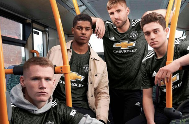 Manchester United 2020/2021 yeni sezon forması Manchester United 2020/2021 yeni sezon forması