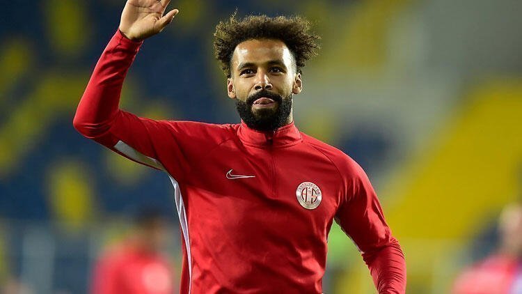 Nazim Sangare - Fenerbahçe ve Beşiktaş milli futbolcu için transfer yarışına girdi