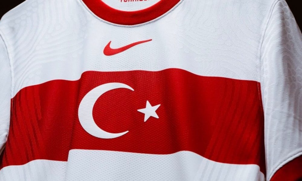 Nike 2020-2021 Türkiye A Milli Takım forması
