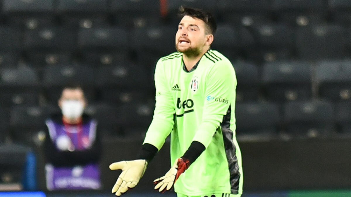 Ersin Destanoğlu kırmızı kart sonrası yuedek başladı