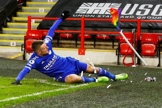 Jamie Vary, LGBT bayrağını kırdı - Diyagonal