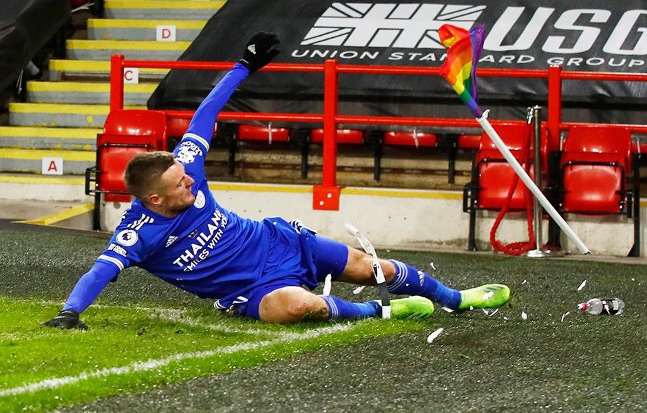 Jamie Vary, LGBT bayrağını kırdı - Diyagonal