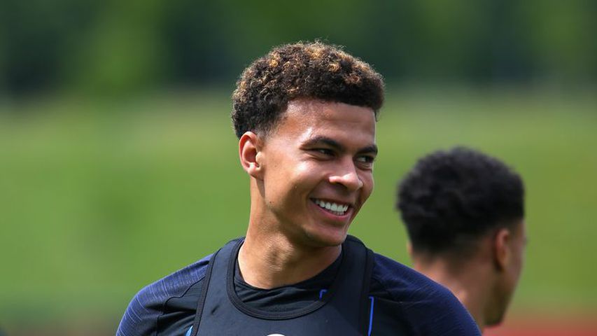Dele Alli, çapkınlığa devam ediyor