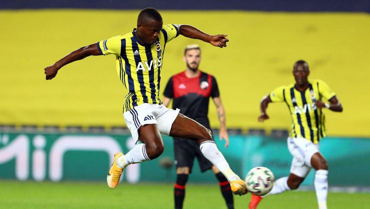 Fenerbahçeli forvet oyuncusuna Körfez'den transfer teklifi Mbwana Samatta - Fenerbahçeli forvet oyuncusuna Körfez'den transfer teklifi