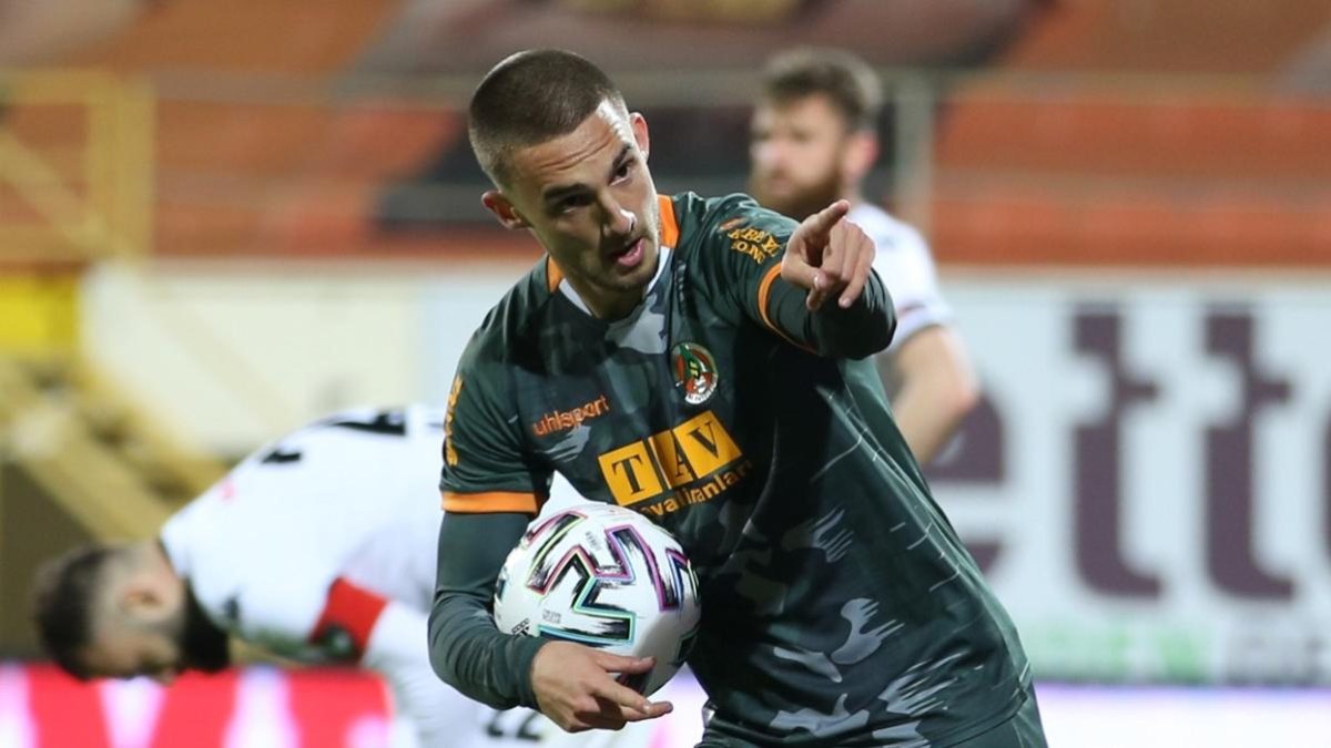 Berkan Kutlu, Galatasaray'a transfer oldu