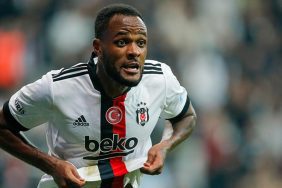 Cyle Larin'in menajeri Trabzonspor'la görüşmeye hazırlanıyor