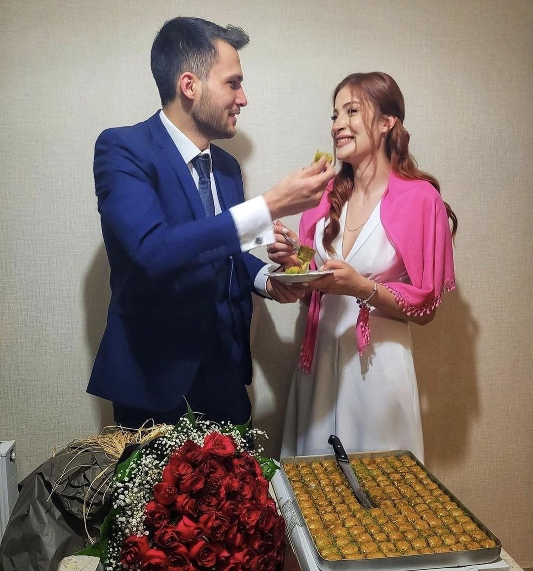 Tuğba Şenoğlu ve Burhan İvegin nişanlandı
