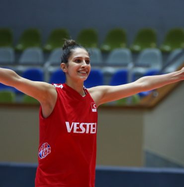 Akdeniz Oyunları Kampı, İzmir'de sürüyor