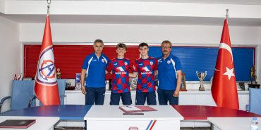 Furkan Emin Kaçmaz ve Ege Arslan ile profesyonel sözleşme imzalandı