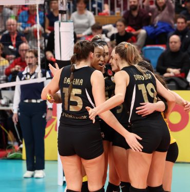 VakıfBank, CEV Şaampiyonlar Ligi'nde ikinci maçını da kazandı (2)