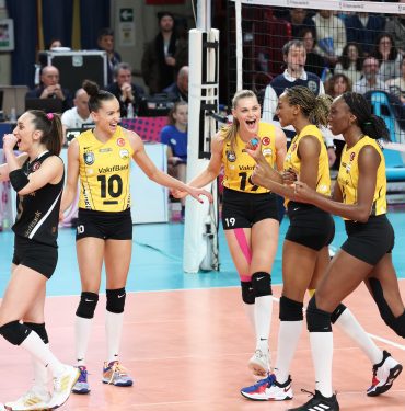 VakıfBank, CEV Şampiyonlar Ligi'nde yoluna kayıpsız devam ediyor (2)