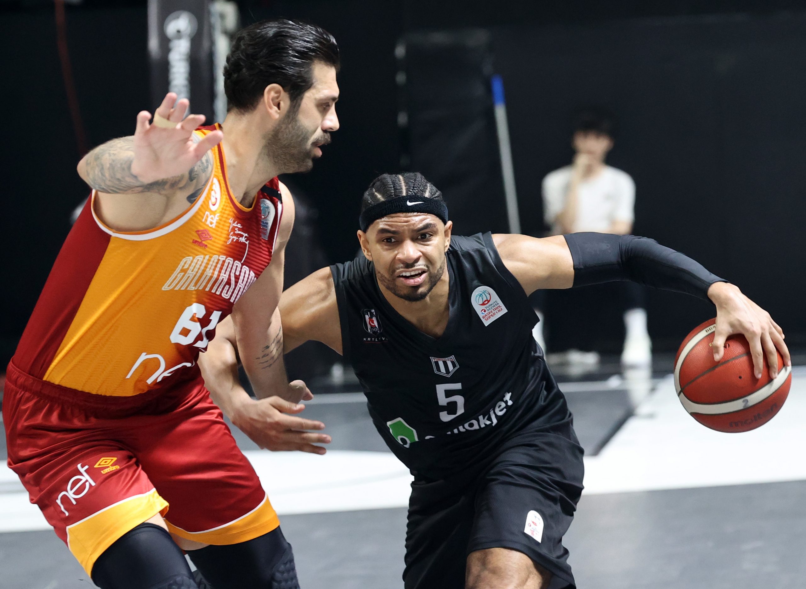 Beşiktaş, Galatasaray'ı evinde devirmeyi başardı