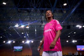 Ronaldinho futbola geri döndü