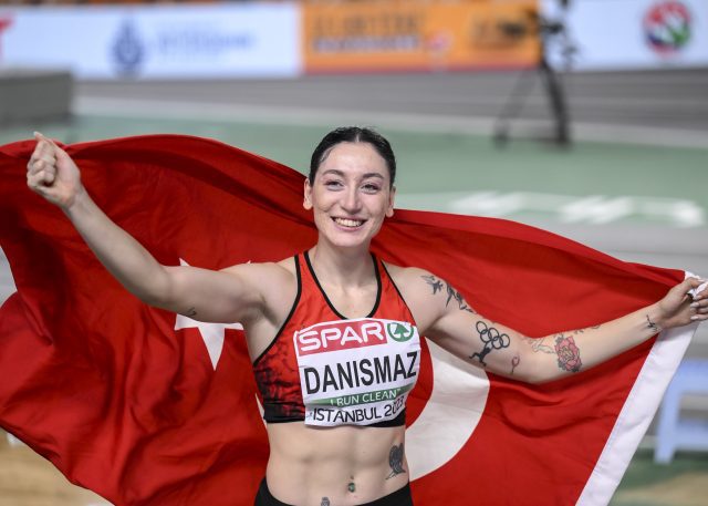 Tuğba Danışmaz'dan altın madalya