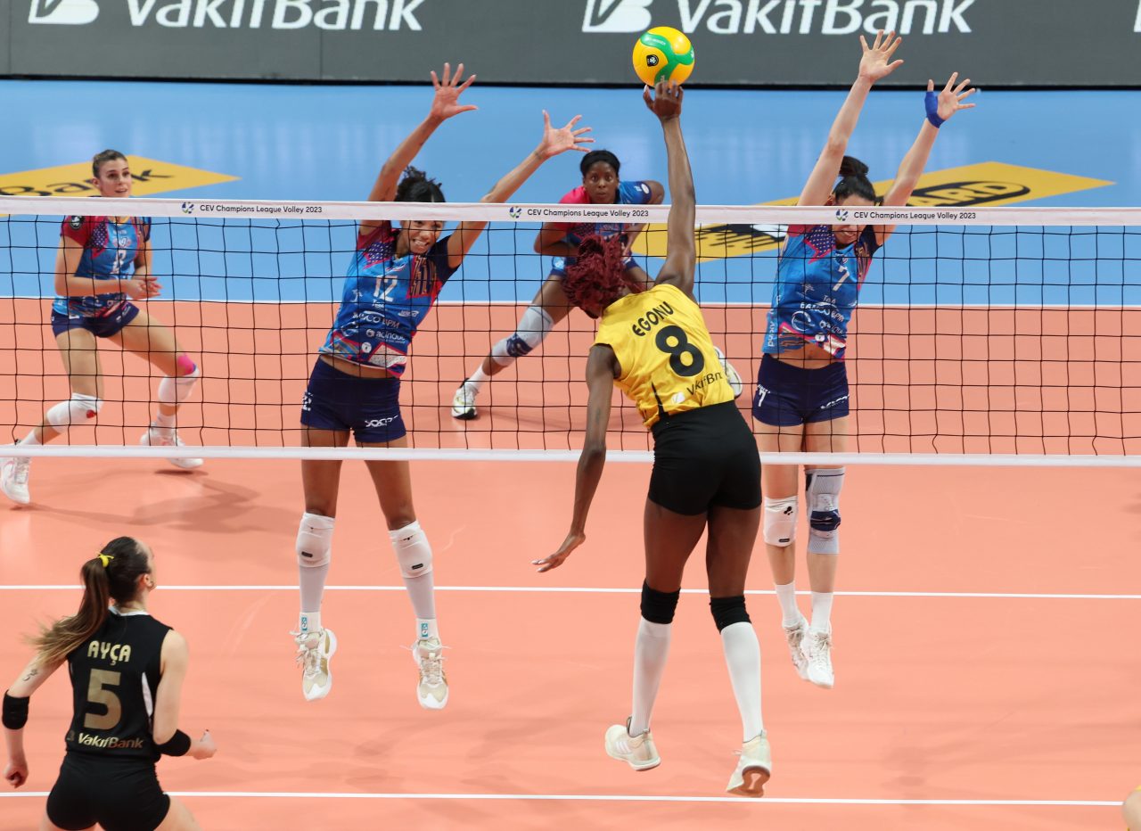 VakıfBank çeyrek finalde avantajı aldı VakıfBank çeyrek finalde avantajı aldı