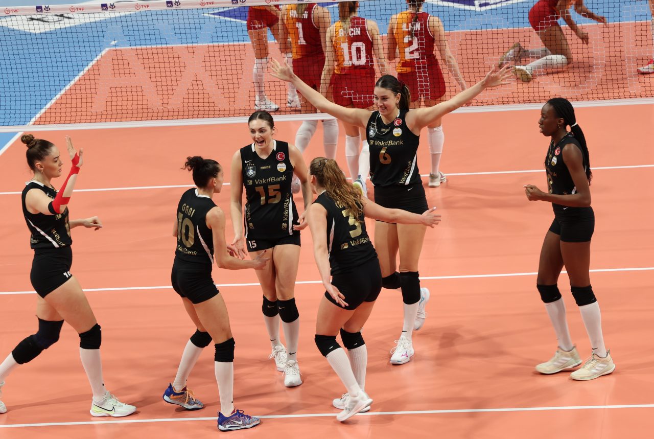 VakıfBank kupada yarı finalde
