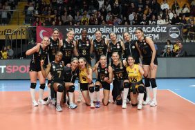 VakıfBank kupada yarı finalde