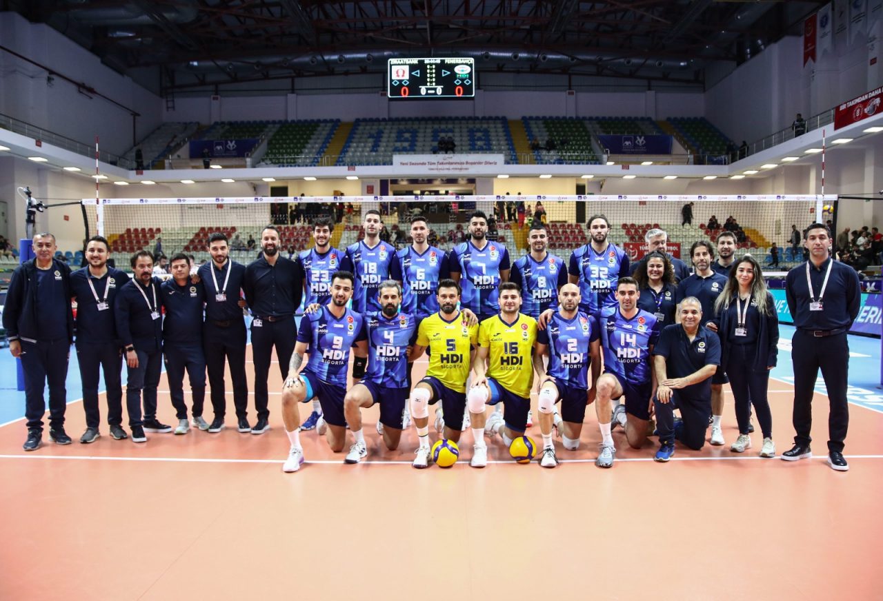 2023 Erkekler AXA Sigorta Kupa Voley Dünya Baltacıoğlu Özel Sezonu’nda finalin adı Halkbank-Fenerbahçe HDI Sigorta oldu.