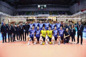 2023 Erkekler AXA Sigorta Kupa Voley Dünya Baltacıoğlu Özel Sezonu’nda finalin adı Halkbank-Fenerbahçe HDI Sigorta oldu.