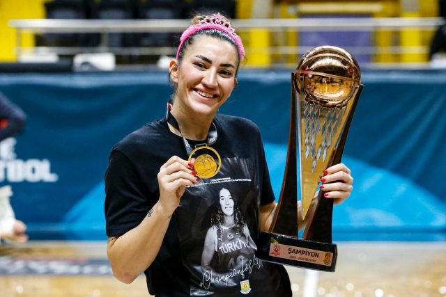 Ebru Torun kimdir, kaç yaşında