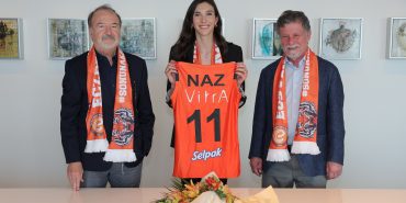 Eczacıbaşı Dynavit, yeni sezonda altyapısından yetiştirdiği ve 2004 – 2009 sezonları arasında formasını giyen tecrübeli pasör Naz Aydemir Akyol’u kadrosuna dahil etti.