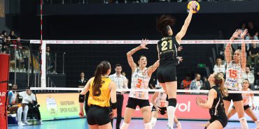 VakıfBank, derbide zaferi 3-0 ile aldı (1)